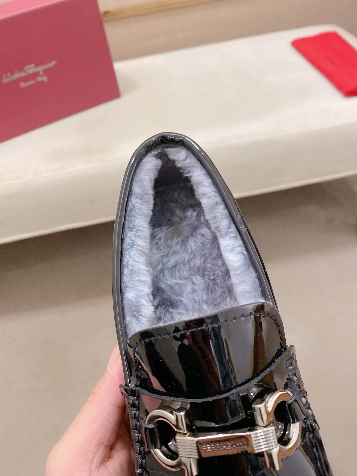 Factory price: 540💰High-end quality! Ferragamo🆕🆕Exclusive hot-selling products in stock🔥🔥New products on the shelves, high-quality Ferragamo men's pea shoes, high-end casual driving shoes, with complete packaging! 💪 💪 Material: imported first-layer cowhide 🐂 + imported high-quality wool lining + wear-resistant outsole 👍🏻👍🏻 Features: high-end and comfortable, purely handmade 🚀 🚀 Create the perfect shoes that suit you best 🔥 🔥 Size: (38-44) 45 standard size can be customized!